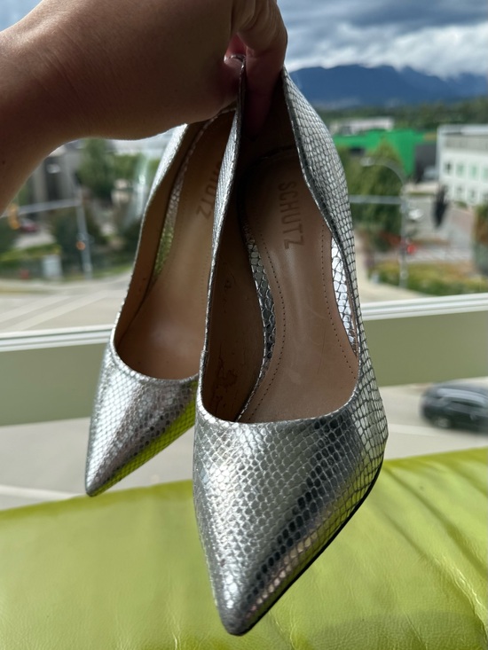 SCHUTZ Shoes - SCHUTZ Metallic Silver Snake-Embossed Pointed Toe Pumps